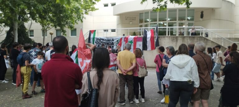 Concentración y asamblea frente a la Facultad de Letras de la UCLM a favor de Palestina