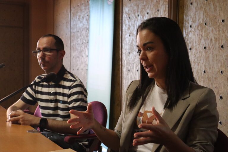 Cristina García: «No se puede excluir de la ley a los perros de caza»