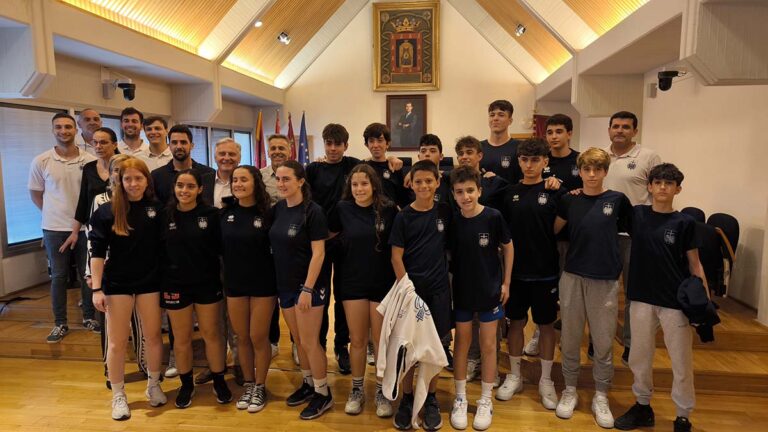 El Ayuntamiento de Ciudad Real recibe a la AD Prado Marianistas antes de jugar las fases finales