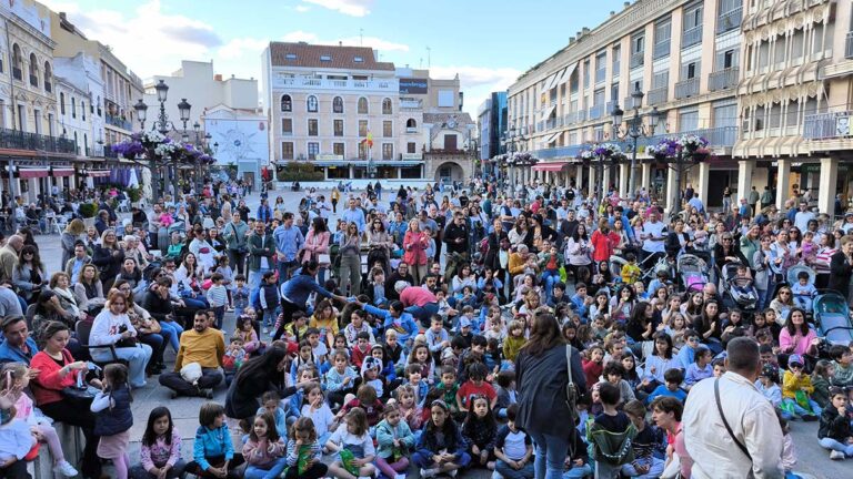 ‘Got Pop, un musical de otra galaxia’ llena de ritmo y familias la Plaza Mayor de Ciudad Real