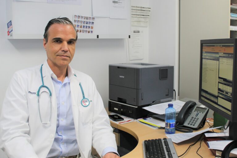 El jefe de servicio de Reumatología del hospital de Ciudad Real asume la presidencia de la sociedad que agrupa a 2.000 especialistas españoles