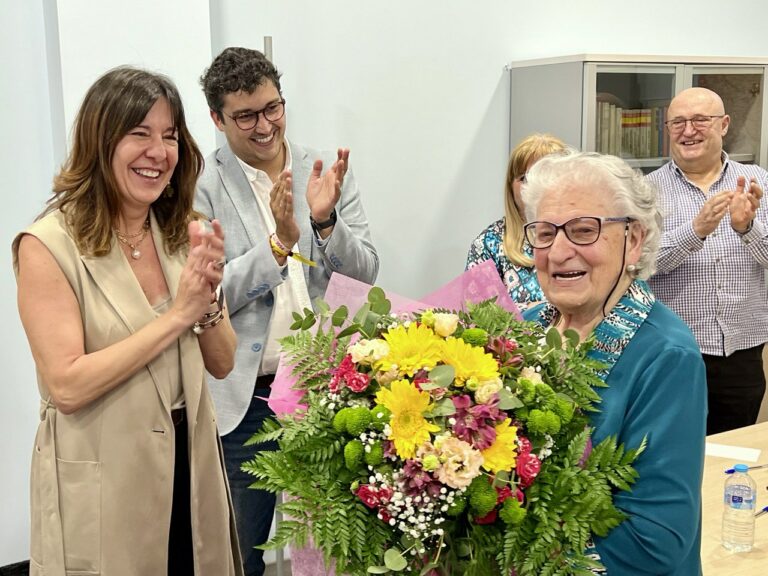 Emotivo homenaje a María Trujillo tras casi 30 años de implicación con el Centro de Mayores I de Puertollano