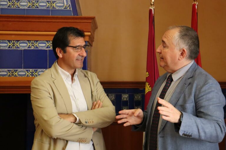 El Gobierno regional aborda con FECIR reforzar su colaboración y reivindicar desde la unidad infraestructuras vitales para la provincia