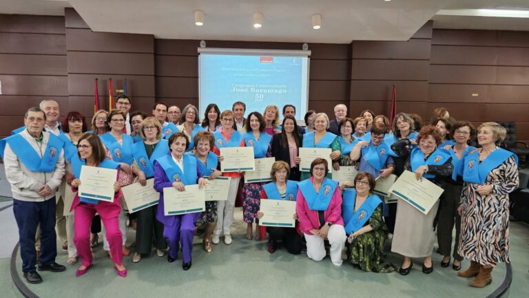 El Gobierno regional felicita a los graduados del curso académico 2023-2024 del Programa Universitario ‘José Saramago’ 50 plus de la UCLM
