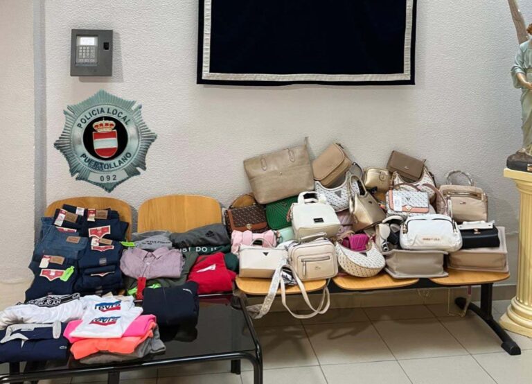 Incautadas en el mercadillo de Puertollano más de un centenar de prendas falsificadas