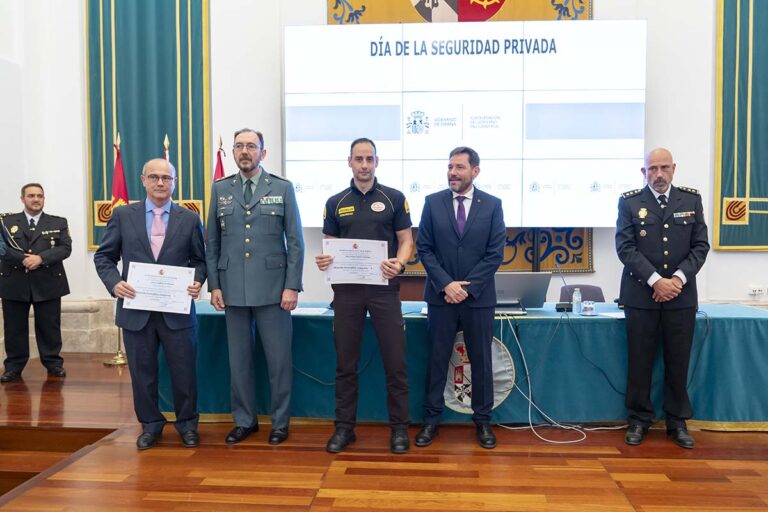 La subdelegación del Gobierno reconoce la colaboración permanente de Repsol con las Fuerzas y Cuerpos de Seguridad del Estado