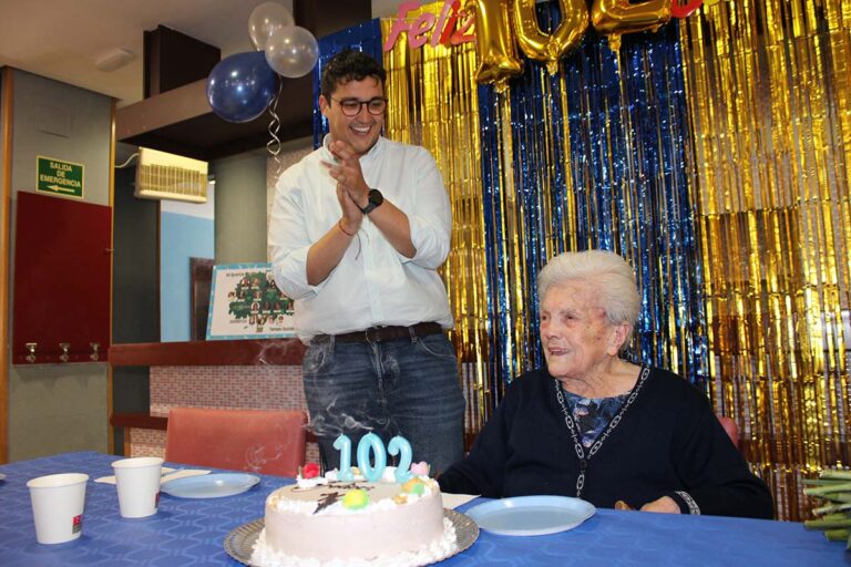 Teresa Cuchillero, usuaria del Centro de Día de Ciudad Real, celebra su 102 cumpleaños