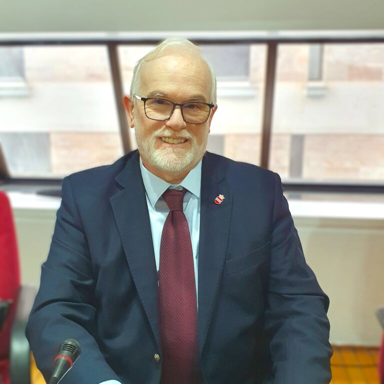 Puertollano: Casto Sánchez reprueba que “el alcalde del PP quite dinero del plan de asfaltado para destinarlo a toros y artistas de renombre”