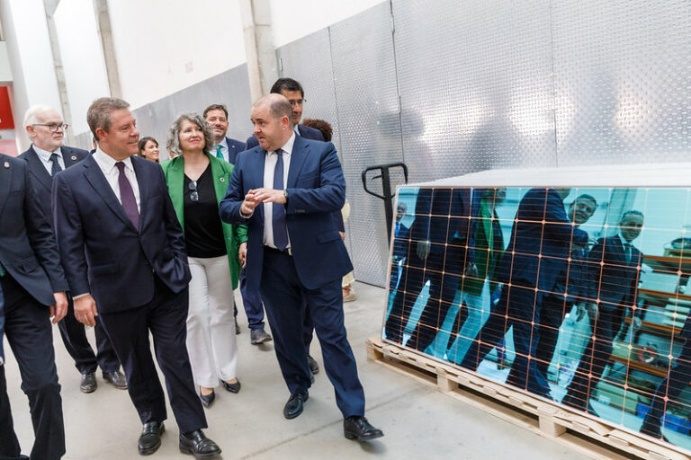 La Junta destaca el papel del nuevo laboratorio de verificación del ISFOC de Puertollano en el impulso de la «agrovoltaica» 
