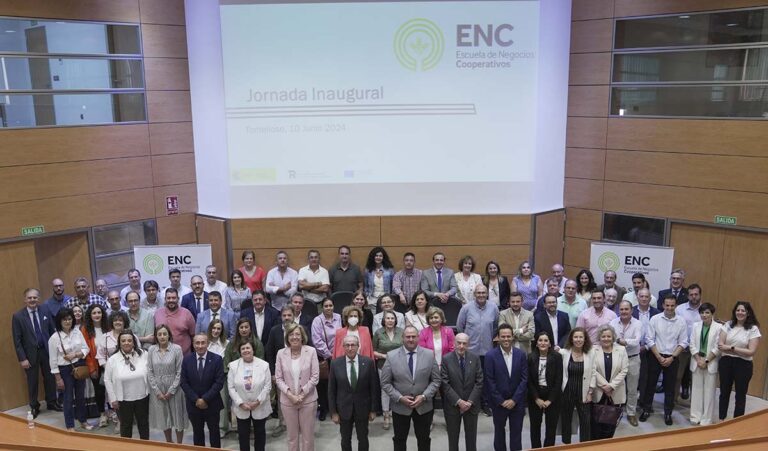 La Escuela de Negocios Cooperativos inicia su actividad formativa ante un centenar de directivos de cooperativas en una jornada sobre tendencias de consumo