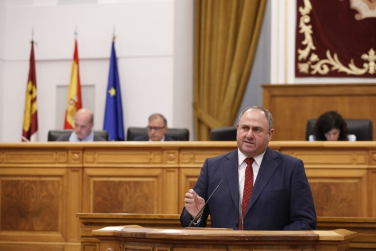 Lizán insiste en la defensa de la agricultura ecológica de C-LM ante Europa mientras PP y Vox acusan de recortes