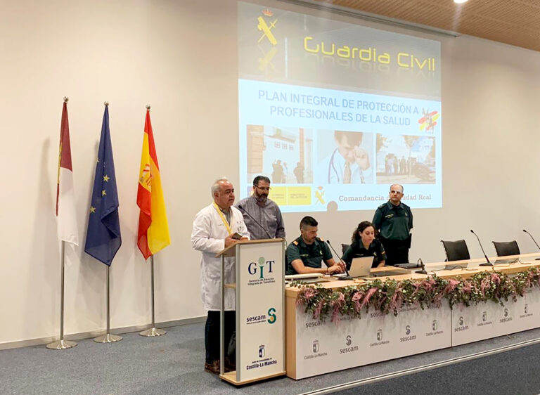 SESCAM y Guardia Civil unen fuerzas para formar en seguridad a los profesionales de la Gerencia de Tomelloso