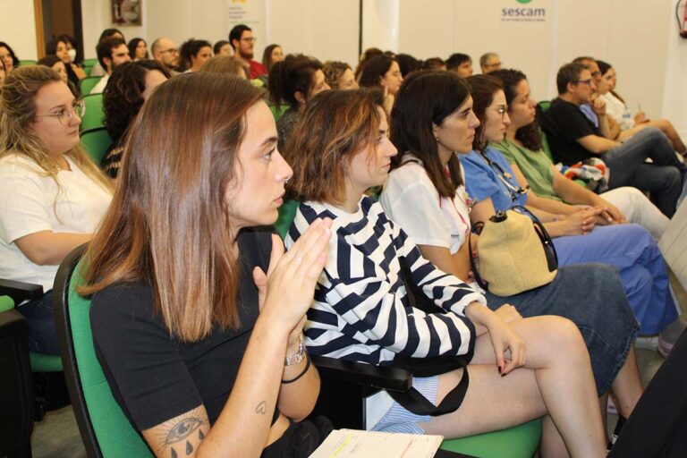 El Hospital Mancha Centro difunde conocimientos sobre infecciones de transmisión sexual (ITS) a un centenar de profesionales sanitarios