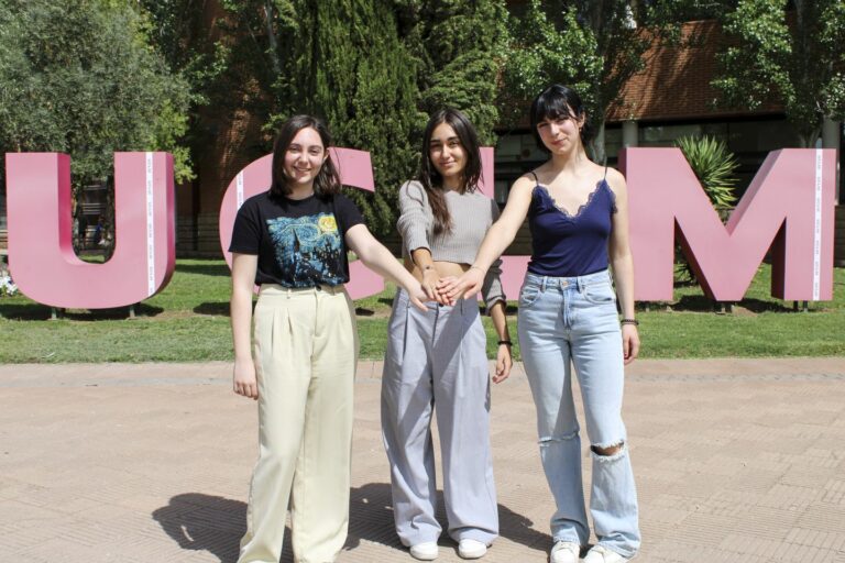 Alumnas del IES Azuer y del Santa María de Alarcos, primera y tercera en la fase regional de la XV Olimpiada de Economía