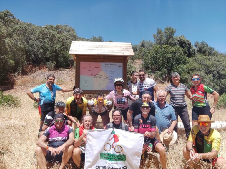 El Club Cicloturista Caminos y Cañadas de Puertollano instala una marquesina informativa en la estación de de Cabezarrubias del Puerto