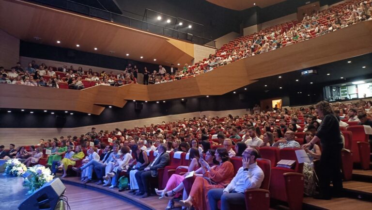Emotivo acto de graduación de 200 alumnos del CIFP Virgen de Gracia de Puertollano