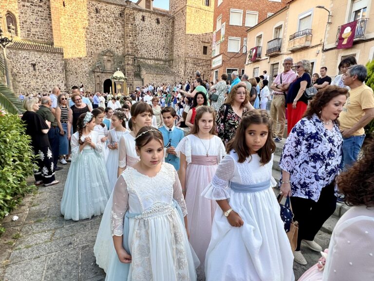 La infancia protagoniza un radiante Corpus Christi en Puertollano