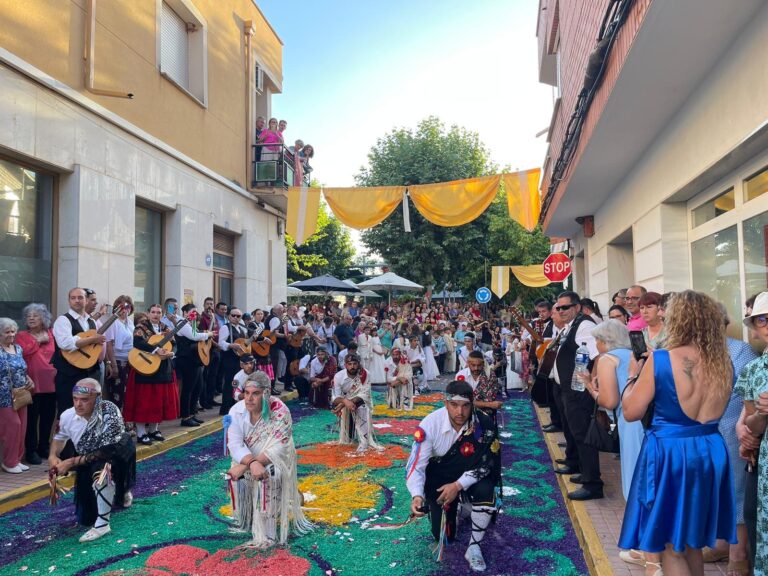 Despliegue de tradición y belleza en el Corpus de Porzuna, único en el mundo