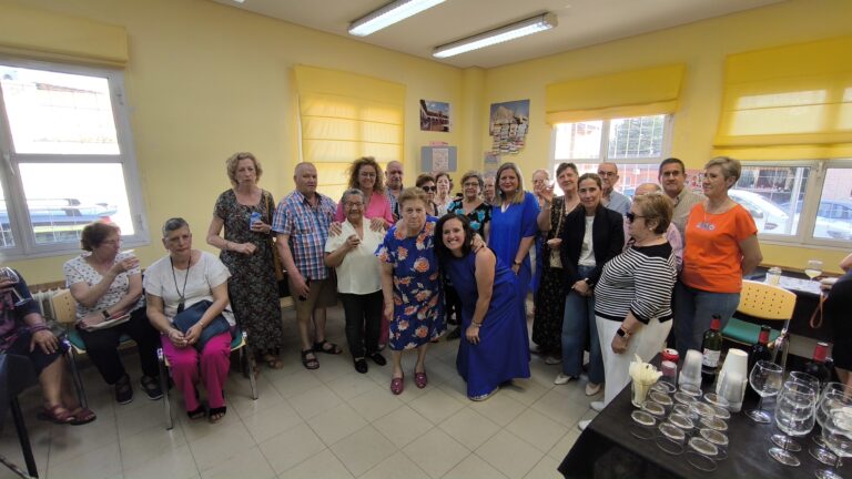 Los mayores de Las Casas disfrutan de una merienda de confraternización