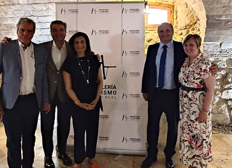La Diputación provincial apoya a los empresarios de hostelería y turismo y al nuevo presidente de su asociación