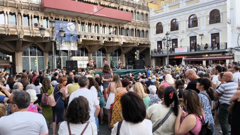 Ciudad Real: Música, teatro, baile y descuentos en una abarrotada Noche Blanca Cervantina