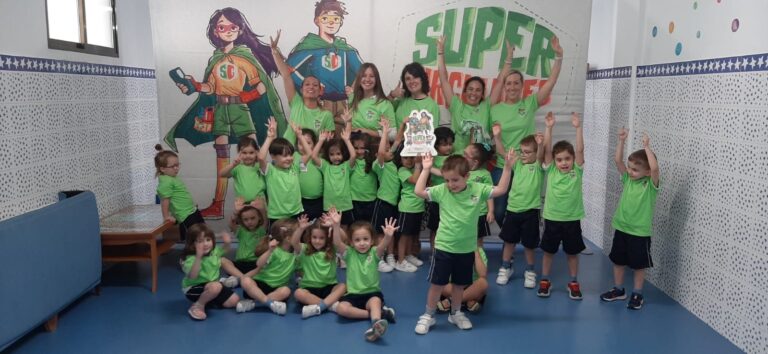 El Gobierno regional entrega el premio Supercirculares 2024 al CEIP La Milagrosa de Manzanares, en la categoría Infantil