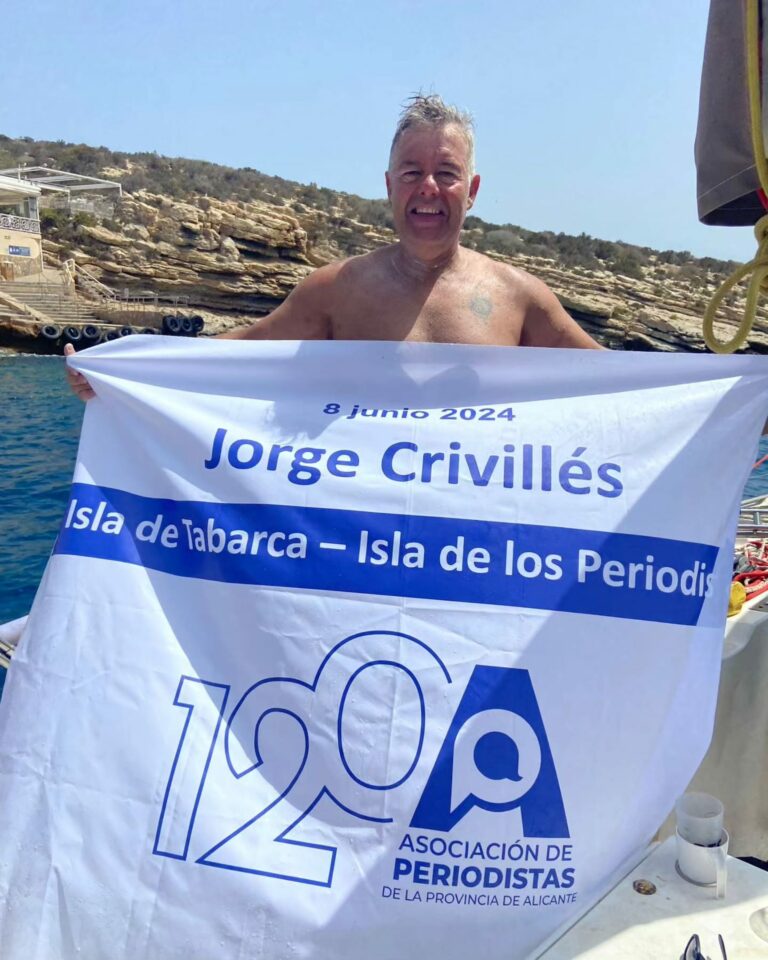 De Isla Tabarca a Isla Benidorm. 50 km a nado: Reto a favor de la investigación de la leucemia pediátrica