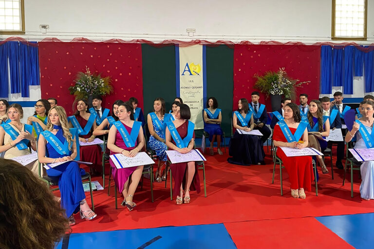 El alumnado de Argamasilla de Calatrava que ha completado Bachillerato celebró el viernes su acto de graduación