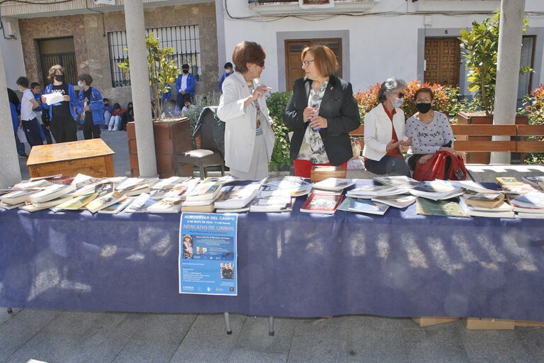 El Grupo Oretania enfila la recta final de la Feria del Libro de Puertollano (FELIP’24) con un mar de libros usados para el sábado y el domingo