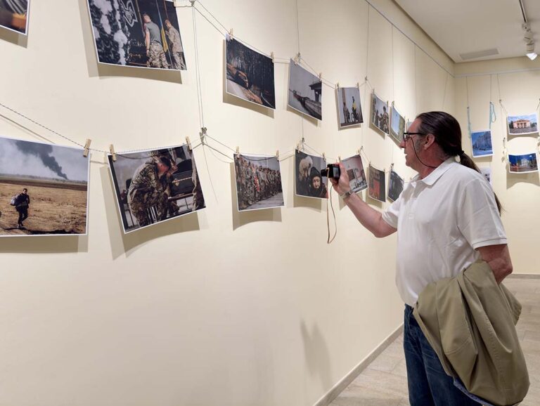 Inaugurada la exposición ‘Ojos de guerra’  en el Museo Municipal Elisa Cendrero