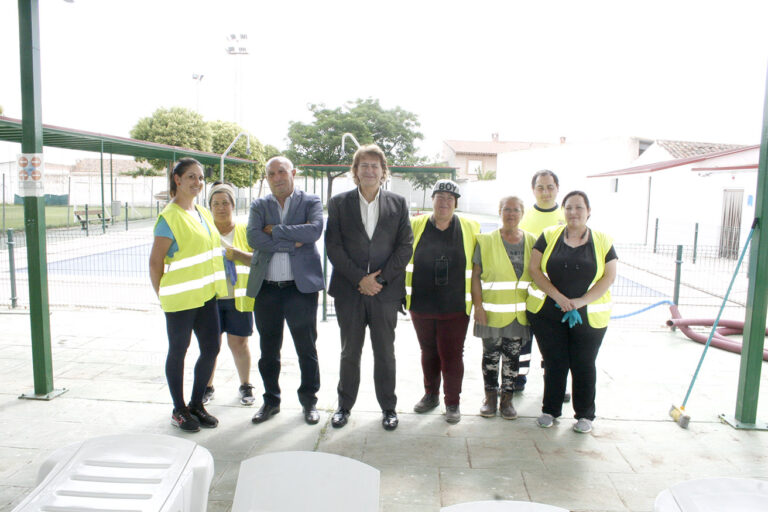 Todo a punto para la apertura de las piscinas municipales de Aldea del Rey
