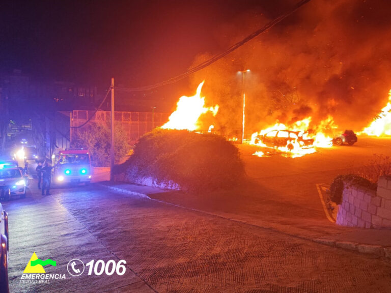 Puertollano: Cuatro coches calcinados en el parking de la calle Copa