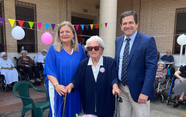 Julia Diéguez celebra cien años en la residencia Santo Ángel de Ciudad Real