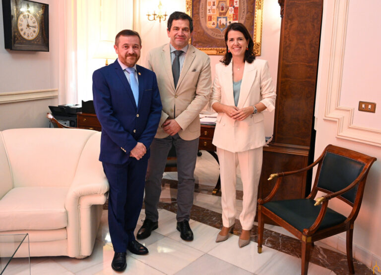 Valverde muestra gran interés por la propuesta del nuevo director de la UNED de extender la oferta formativa al mayor número posible de localidades de la provincia