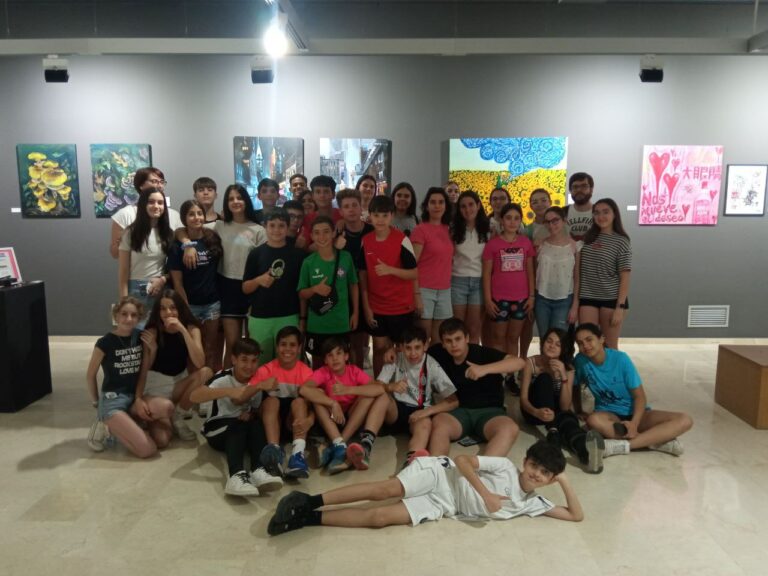 El instituto Comendador Juan de Távora visita la exposición Artfem de Puertollano