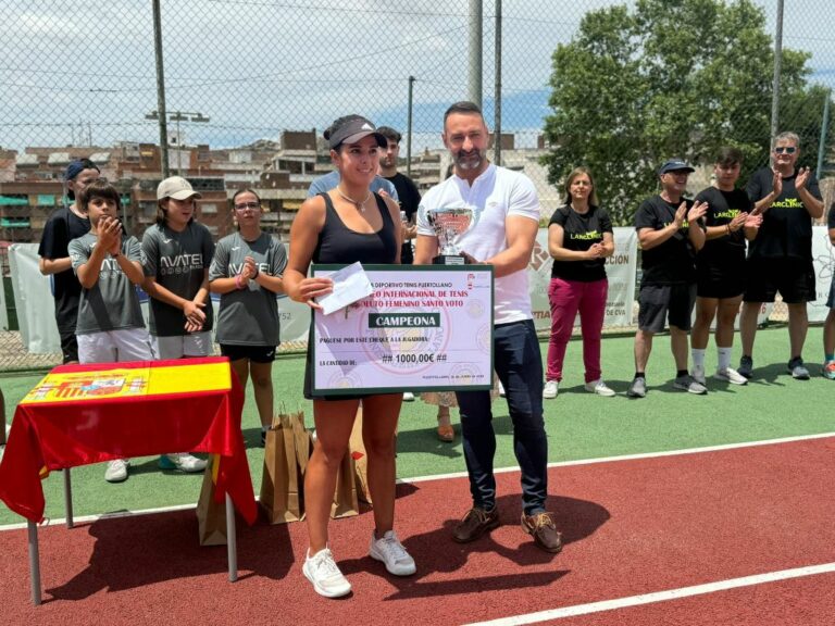 Puertollano: La cordobesa María José Luque se alza con el trofeo del VII Torneo de tenis femenino absoluto Santo Voto