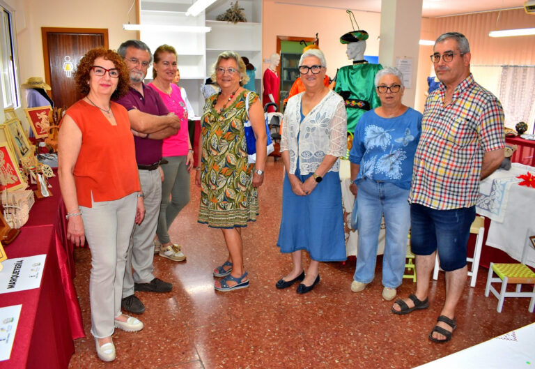 Puertollano: Del arte del encaje a la restauración de muebles en la exposición del Centro de Mayores «Margarita Salas»