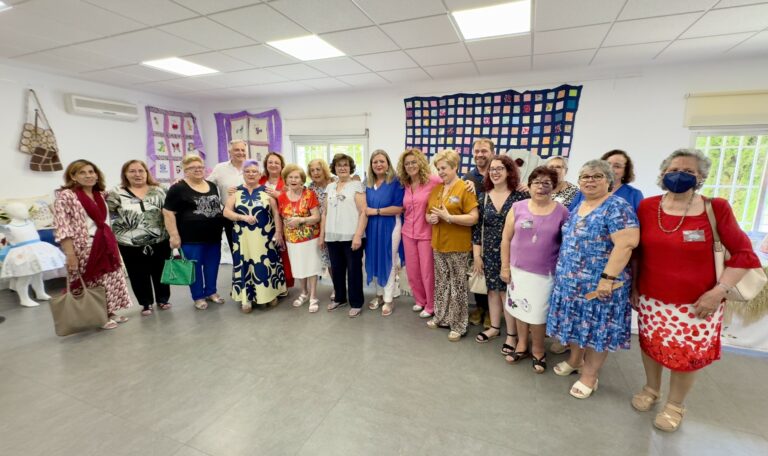 Ciudad Real: Manos Creativas decora con sus manualidades la sala de exposiciones de la Casa de la Ciudad