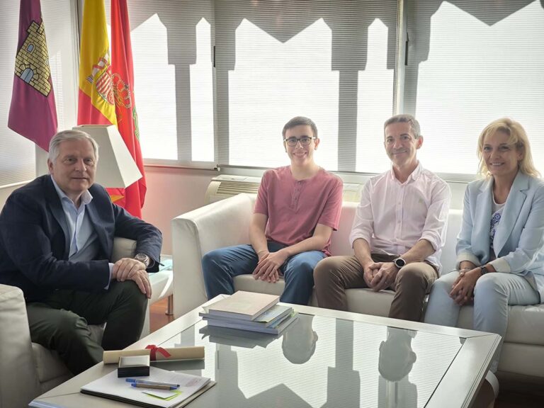 Adrián Garrigós, alumno del IES Atenea de Ciudad Real, consigue la máxima nota en la EVAU