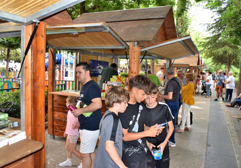 Puertollano: Reparto de un millar de globos, taller de cómic, tinder editorial y cuentacuentos en el último fin de semana de la Feria del Libro