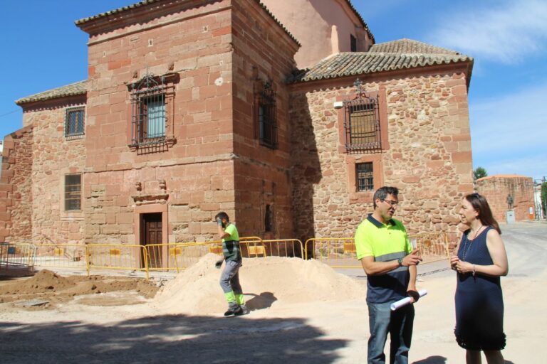 La alcaldesa Rosa Melchor visita los avances en las obras de la Plaza de Santa María