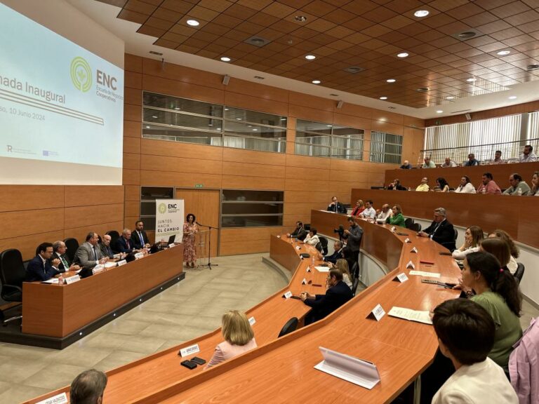 El Gobierno regional señala que la Escuela de Negocios Cooperativos contribuirá a mejorar la competitividad y a afrontar los retos del sector