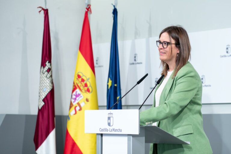 El Gobierno de García-Page autoriza la adquisición de 39.800 dosis de la vacuna del virus del papiloma humano por un importe de 1,8 millones de euros