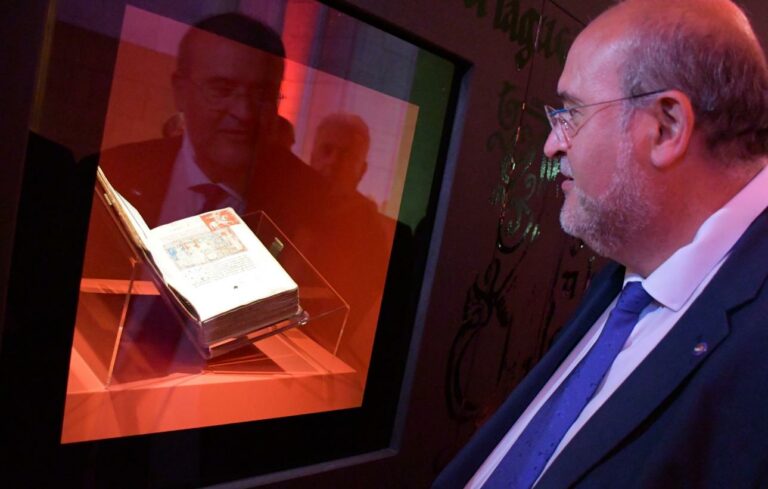 El Gobierno regional pondrá el patrimonio a disposición del territorio acercando piezas de los archivos y museos a los municipios