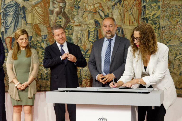 El Gobierno regional crea una cátedra de igualdad de género en la Universidad de Castilla-La Mancha centrada especialmente en el ámbito laboral