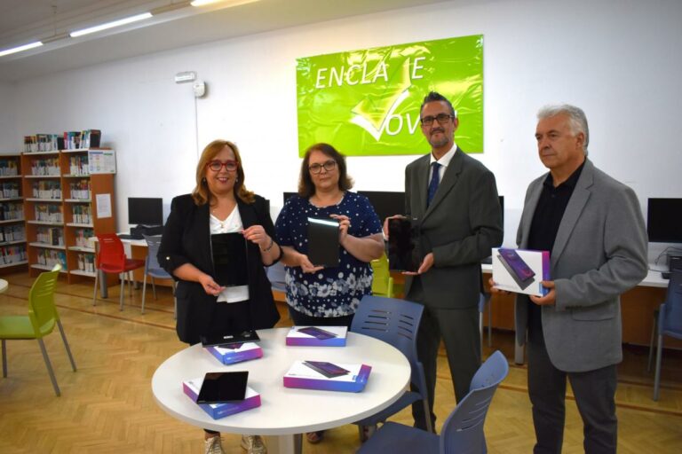 El Gobierno regional pone en marcha un Plan de Transformación Digital en Bibliotecas con la dotación de 200 dispositivos y una inversión de un millón de euros