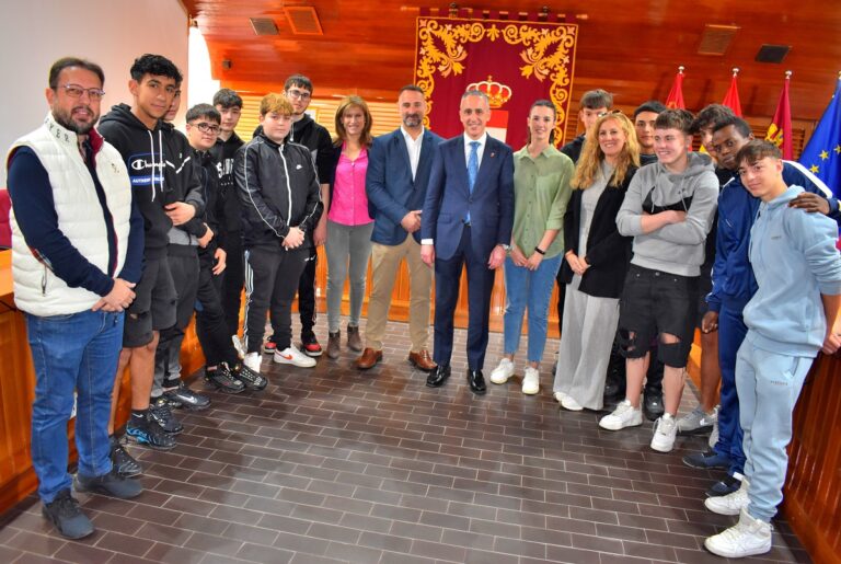 Puertollano: Miguel Ángel Ruiz comparte la gestión municipal con alumnos del colegio Salesiano