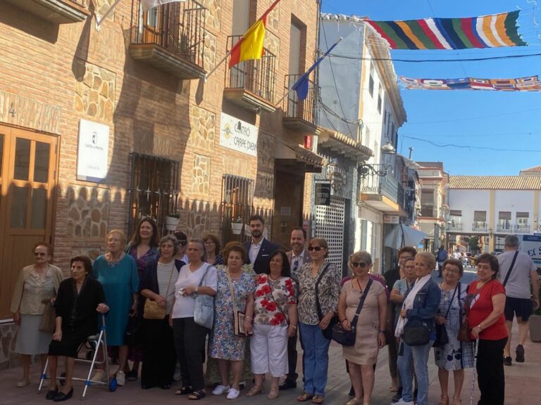 La zona centro de Herencia estrena imagen con nuevos toldos como atractivo turístico