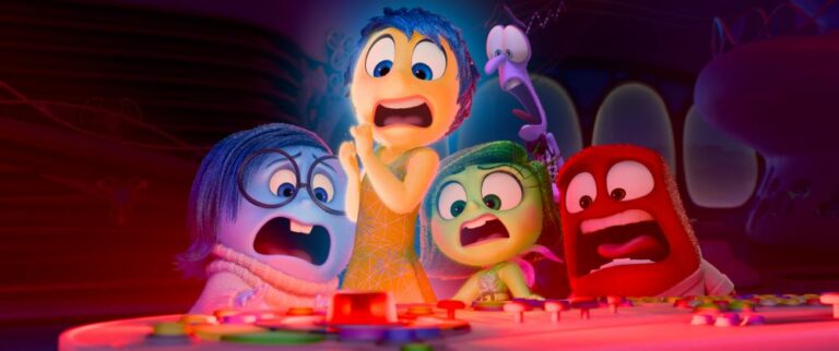 DEL REVÉS 2 (INSIDE OUT 2, dirigida por Kelsey Mann: Pixar Animation Studios aborda la ansiedad y encuentra la alegría