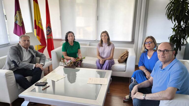 El Ayuntamiento de Ciudad Real y Cáritas firman un convenio de colaboración para la atención de personas sin hogar